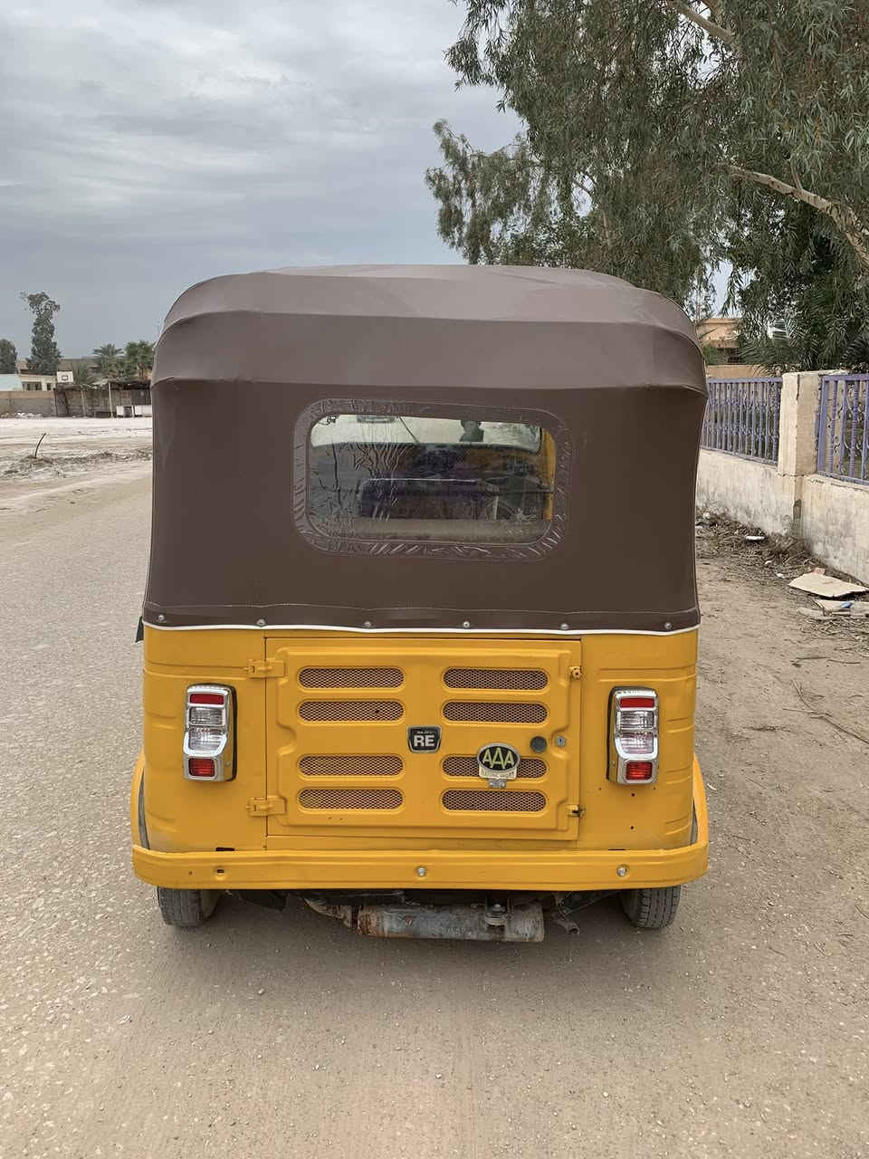 السلام عليكم تكتك 18 للبيع شهر العاشر اوراق اصولي  تكتك نضيفه مصبوغه صبغ عام للجماليه  كهربائيات وتخامه تايرات جديد شوفه عينك المكان حله ابي غرق للتواصل ***********
