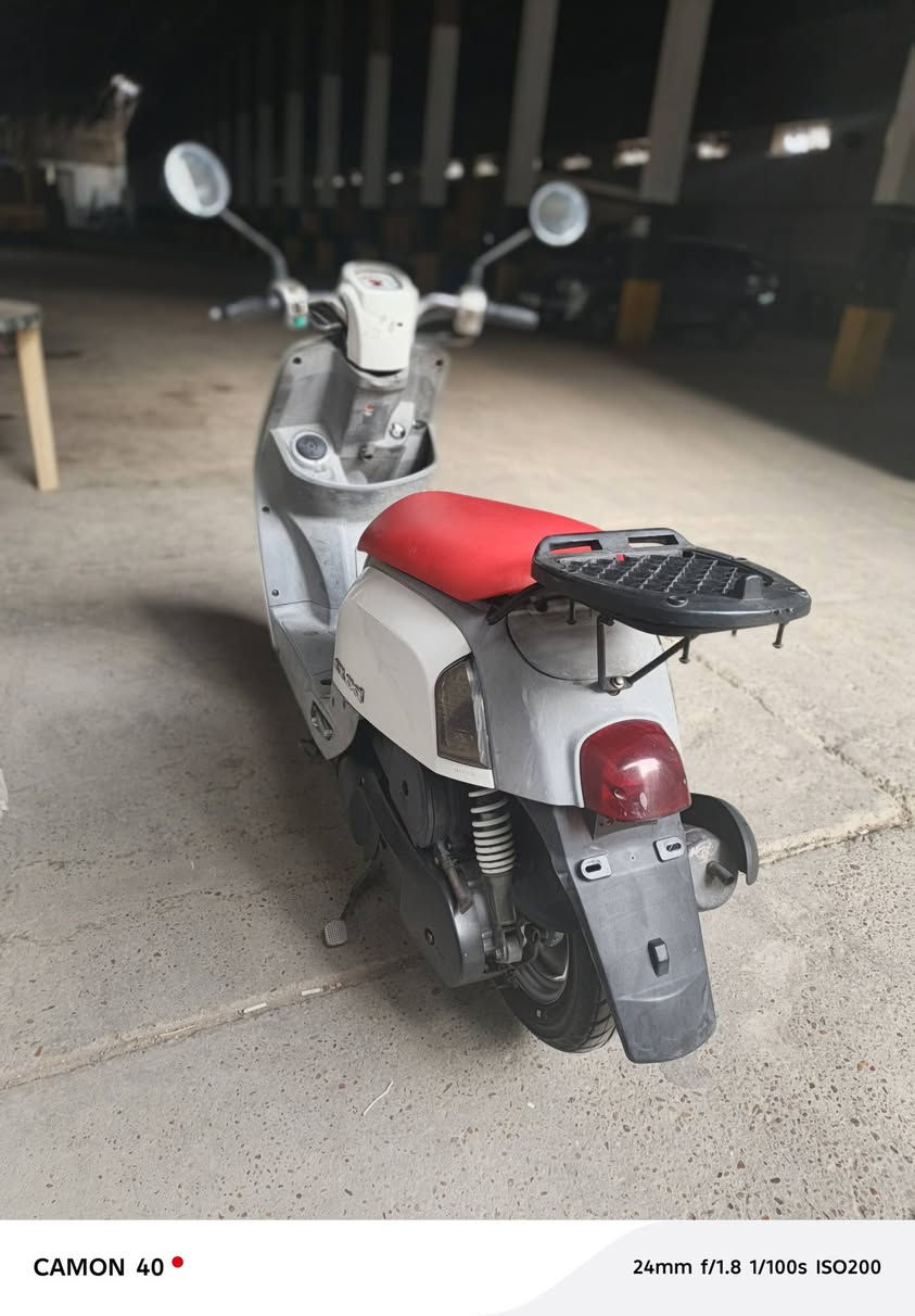 السلام وعليكم عندي دراجه بوليس نوزل للبيع او مراوس بوليس كابريتر او ماكس عدله سعره 750 وبيه مجال حك جيه مكان العطيفيه  قرب جامع براثا وهذه رقم ***********
