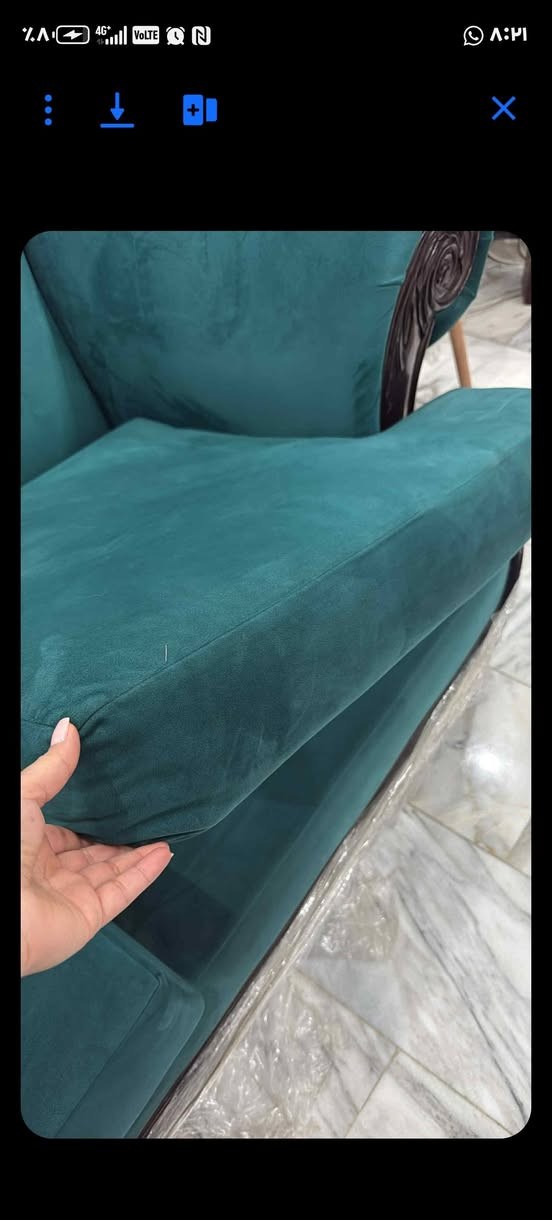 تخم من الامارت ثلاثيه وثنائيه اثنين وكرسي دزاين اوربي سبب البيع صغر المكان صغر المكان *********** وات ساب
