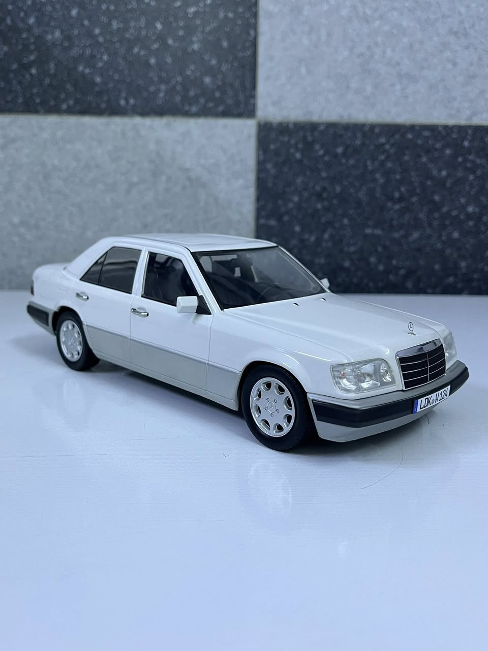من المجموعة 1:18
Mercedes benz E320 1993
تفاصيل رهيبة
للعرض فقط


**إذا كنت صاحب هذا الإعلان وتريد حذفه لأي سبب، رجاءا أرسل رسالة إلى الدعم الفني**