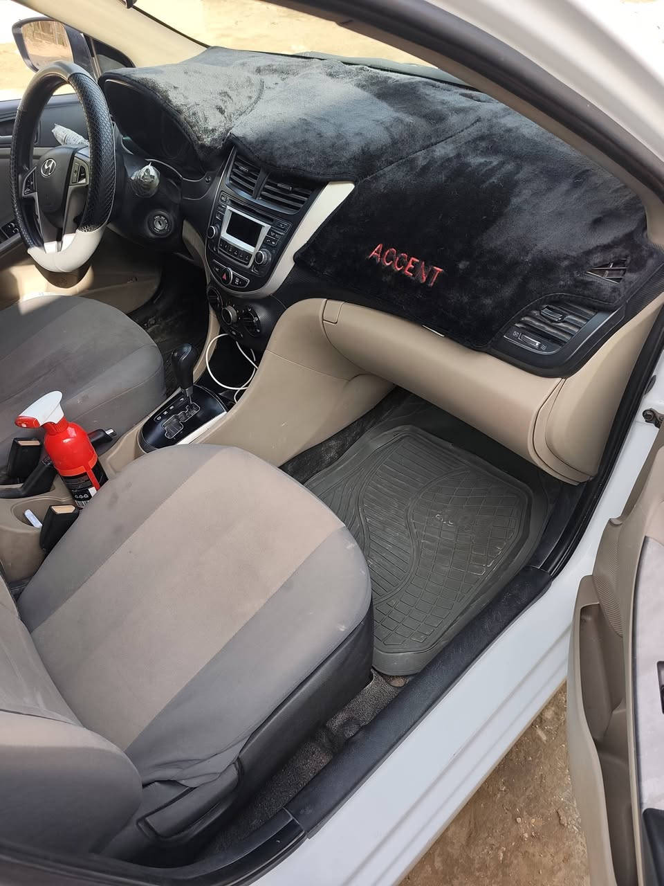 السلام عليكم ورحمه الله وبركاته 

موديل 2018 خليجي مكينه 1600 مامفتوحه تبريد ثلج كير حداديه كله جديد تخم تاير 
رقم بغداد بيها صبغ قليل بل هلال جاملغ وبيها مكانين بارد السعر 117
مكان السياره ديوانيه ***********
