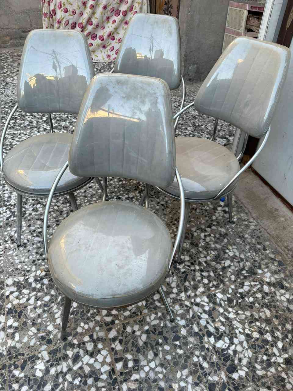 ميز طعام مع اربع كراسي سعره ب200 وبيه مجال


**إذا كنت صاحب هذا الإعلان وتريد حذفه لأي سبب، رجاءا أرسل رسالة إلى الدعم الفني**