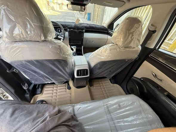 السلام عليكم... توسان وارد امريكي موديل 202‪3  للبيع مواصفات 👇👇👇
ماشية 57 كيلو متر 
ضرر موضح بالصور تعديل وصبغ بالباب الخلفي مسافة شبر 
كشنات كهربائي 
تحكم عن بعد + فتحة سقف بنوراما +لايت زنون 
رادار امامي وخلفي كاميرا امامي وخلفي 
محرك 250‪0  
جي تي ار... 
رقم بغداد بأسمي تحويل مباشر 
مواصفات عالية جدا 👌👌👌👌
بعدهة على دهن الشركة 
السعر230 

للتواصل ***********
