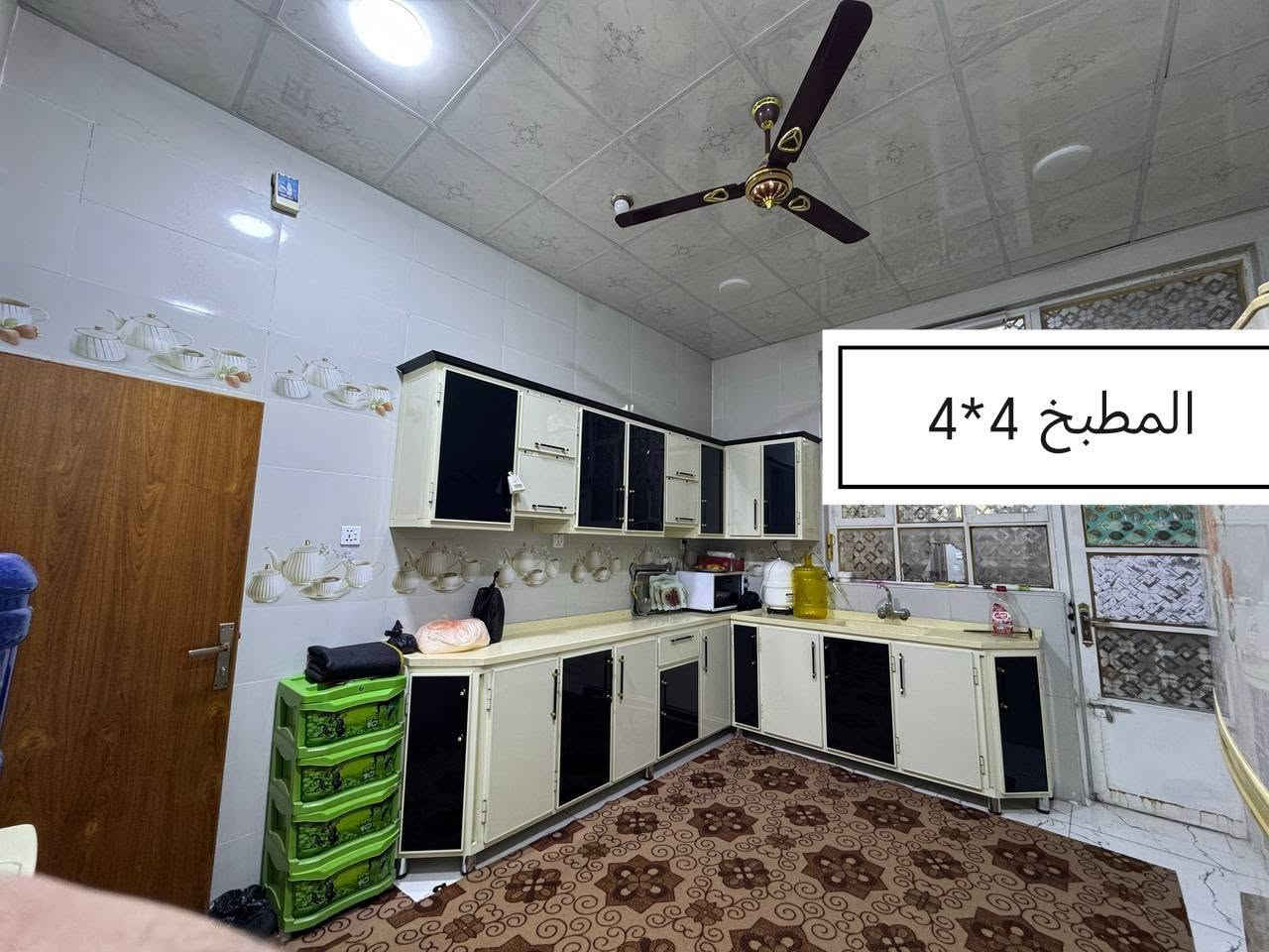 دار للبيع – ركن | بناء حديث (صب كونكريت)
📍 الموقع: المجر الكبير – شارع أبو يحيى الفرطوسي
📐 المساحة: 200 متر مربع
🔹 تفاصيل الدار:
استقبال: 4×6 م
صالة كبيرة: 4×8 م
مطبخان:
مطبخ حار: 1.5×4 م
مطبخ بارد: 4×4 م
عدد الغرف: 2
الغرفة الأولى: 4×5.75 م
الغرفة الثانية: 5×5 م
صحيات عدد 2 (داخلي وخارجي)
الطابق الثاني: صالة بنفس مساحة الصالة الأرضية
📞 للاستفسار الاتصال على الأرقام التالية (لا يوجد واتساب):
***********
***********
