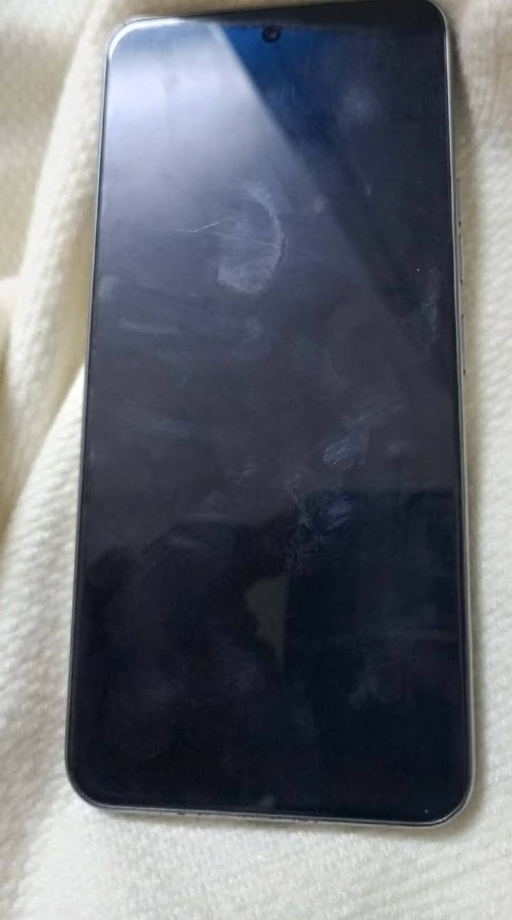 السلام عليكم موبايل تكنو كومن ٤٠ بريمر
سعر الجديد ٤٦٥ يم الدلتا 

ذاكرته ٢٥٦ الداخليه ١٢

كامرته زوم ١٠٠

بوبجي ١٢٠ فريم

مكفول من الفتح بي بس شخط حاط المفتاح ابجيبي او الموبايل او انشخط غير هاي مكفول الله شاهد الموبايل نضيف

او هذا رقمي بي واتساب *********** الموبايل للبيع فقط او ملحقاته من شلنه ضاعن مكاني حي الضباط سعره ٣٢٥ بي مجال
