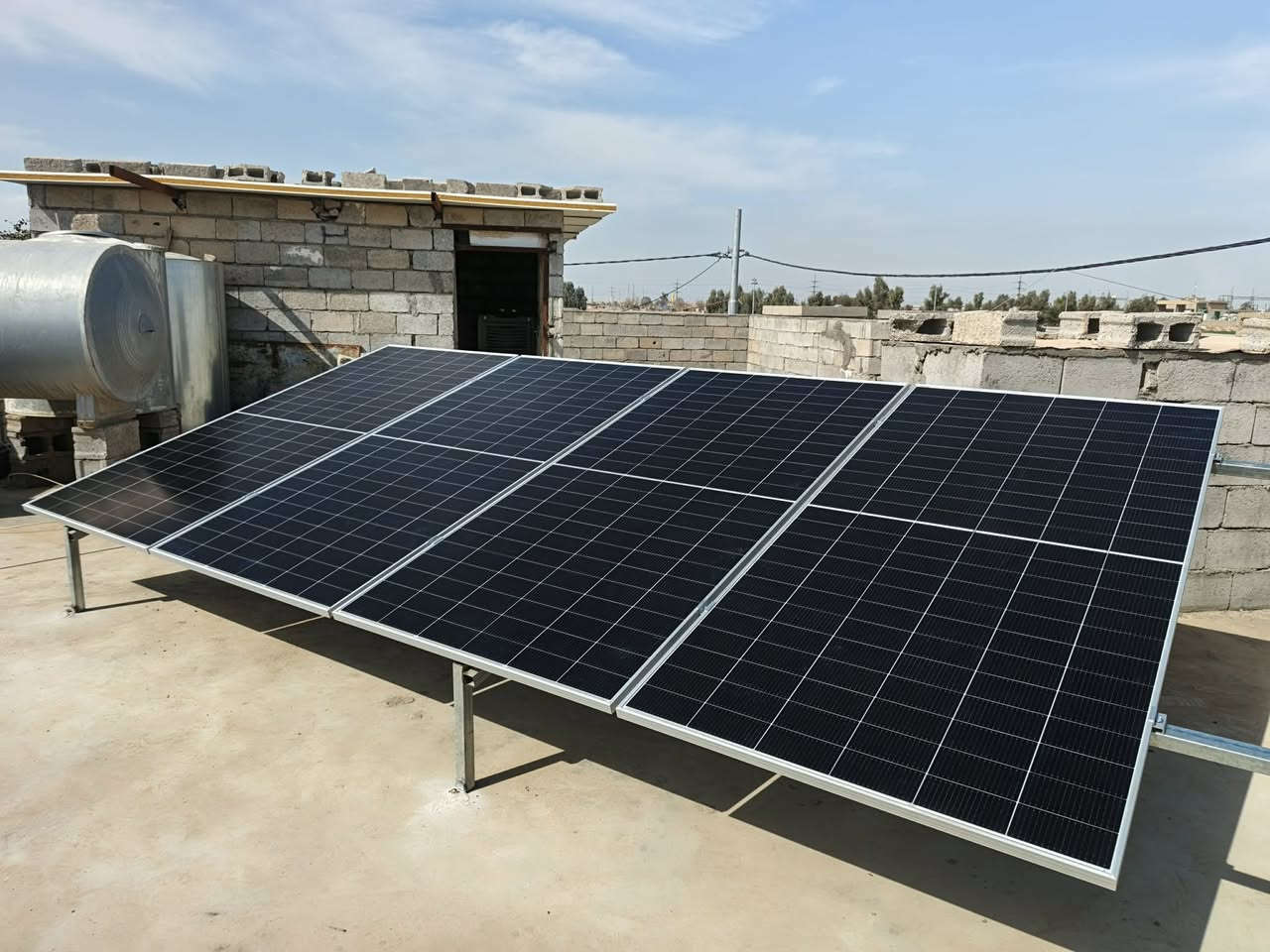 تم بحمد الله تنصيب منضومه طاقه شمسيه في كركوك /قريه چردغلو... 

للأخ صالح عواد  .... 

قدرة المنظومة:

🔹8  أمبير نهاري في الظروف القياسية.

🔹8أمبير ليلي.

مكونات المنظومة:

1. البطاريات:ليثيوم... 7.25kW

🔹 ضمان استبدال 5سنوات 

2. الألواح الشمسية:

🔹 ألواح فلاديفيا 600 واط.

🔹 عدد الألواح:4 ألواح.ذات وجهين وذات كفاءة عاليه 

🔹 ضمان 15 سنة، وعمر افتراضي يصل إلى 40 سنة.

3. الإنفرتر:

🔹 إنفرتر حجم  4.25kw

🔹 ضمان لمدة سنتين.

4. هيكل الألواح:

🔹 مصنوع من الحديد المغلون المقاوم للصدأ لضمان المتانة.

التشغيل والصيانة 🛠️

🔹 المنظومة تعمل 24 ساعة يوميًا مدى الحياة دون مصاريف إضافية.

🔹 الصيانة الوحيدة المطلوبة هي غسل الألواح الشمسية بالماء كل بضعة أسابيع.

الضمان شامل لجميع مكونات المنظومة

🔹 من شركة النبع الهادر فرع الرياض 

📞 للاستفسار أو الاتصال: مهند 

📲***********_ ***********

ابو حسين 

📲 *********** (متوفر واتساب)

شركة النبع الهادر #ضمان #امان #مصداقيه

ملاحظه/صيانه مجانيه لمده سنه خدمه مقدمه من قبل الشركه للزبون
