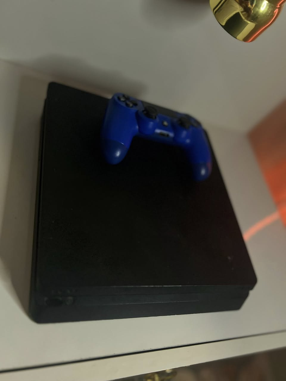 ⸻
🎮 بلايستيشن 4 سليم للبيع 🎮

جهاز PS4 Slim نظيف جداً 💯
🔓 مفتوح (أونلاين) – مستخدم فقط لغرض التنضيف
🕹️ ويا يد تحكم وحدة أصلية
الذاكرة : 500g
🔌 جميع الملحقات موجودة (شاحن + كيبلات كاملة)
📦 ماعدا الكارتون

🔥 الجهاز شغال تمام وما بي أي مشاكل
👍 مناسب للألعاب الأونلاين والأوفلاين

💰 السعر: (210 ) وييه مجال بسيط 

📍 الموقع: (مدينة الصدر )
📞 للتواصل: *********** واتساب
