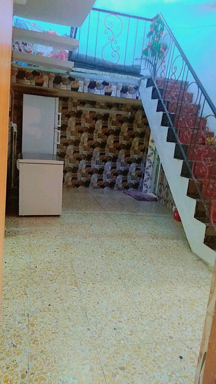 البيع بيت زراعي عليها معامله طابو العدد الغرف 2يوجد خراج كبير 