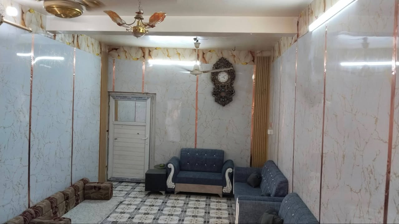 سلام عليكم..
قطعة ارض 260م 
تحت البناء 144م
تبعد عن طريق الزوار مسافة 500م في   منطقة العامرية 
تقع مباشرة ع شارع 
تتوفر كافة الخدمات 
ماء اسالة / مولد ذهبي /  طريق تبليط / مدارس مستوصف صحي /
تنفع للسكن / حسينية للزوار / سعرها مناسب جدا بسبب ضرف المالك  فقط( 60مليون)  مع المجال 
للاستفسار 
*********** سيد حسين

