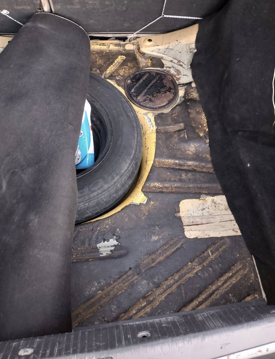 السلام عليكم سيارة كوين موديل 2011 رقم بغداد أحمر كير شرط محرك نفخ ومحركها معمر رايمر أغراض مازدا يعني ما تعوج ولف عليها ميئه 500 آلف الهيئة طخم جديد وايرمنيه كلها شغاله طخم تاير جديد سياره جاهزة من كلشي كابون بانزين ماستر كارد بيها السيارة شرعيها موجود ساكن بكركوك شرط تحويل من الشرعي وكالة من الوكيل ساكن بل الموصل سنويا مشروع موازي يعني تتحول بغداد السيارة سنويا عظم ساقطه بل
2022 السيارة بدون ضرر وبدون صبغ تبريد شغال تدفيه فول غرامات صفر الهيئة عليها تقريب 500 اتريد عليه اتريدها عليك كلشي اتفاق 
سعر السياره 18 ورقه للاستفسار الاتصال عل الرقم
عنوان السيارة موصل
 ***********
*********** 
اتصال + وتساب شغال
