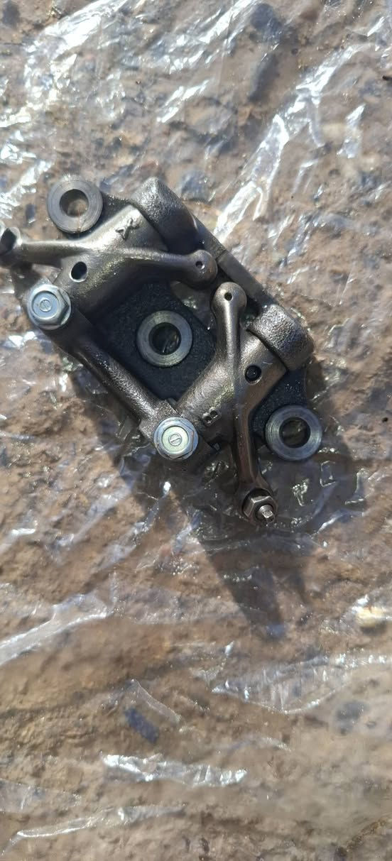 سلام عليكم محرك دايوان سونك موديل 22 للبيع  مفصخ كلشي مابيهن الفشك وغراض المحرك نضاف كلش نقصه بس النمره مال الثالث ايريده موجود مكان الخالص ***********
