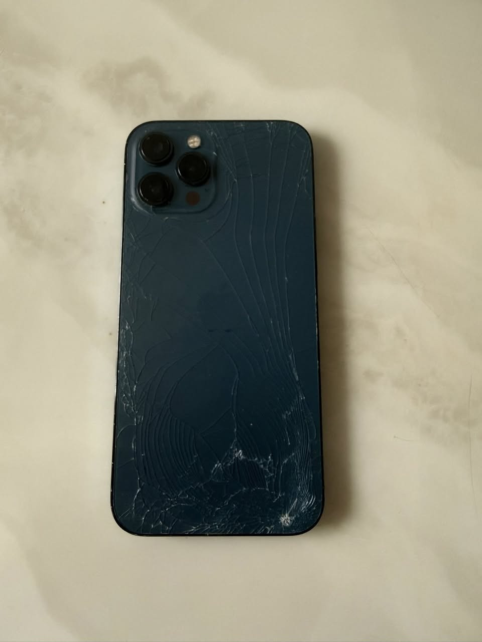 السلام عليكم 12 برو ماكس ذاكرة 256 
بطارية 85 نموذج M  
فيس ايدي مو شغال لان طبيت للمسبح  ف وكفت فجأة
بدون كارتونه ضايعة
السعر 500 وبي مجال
مكاني بغداد حي الاعلام
رصيد متواجد ماكو واتساب ***********
وماسنجر متواجد
