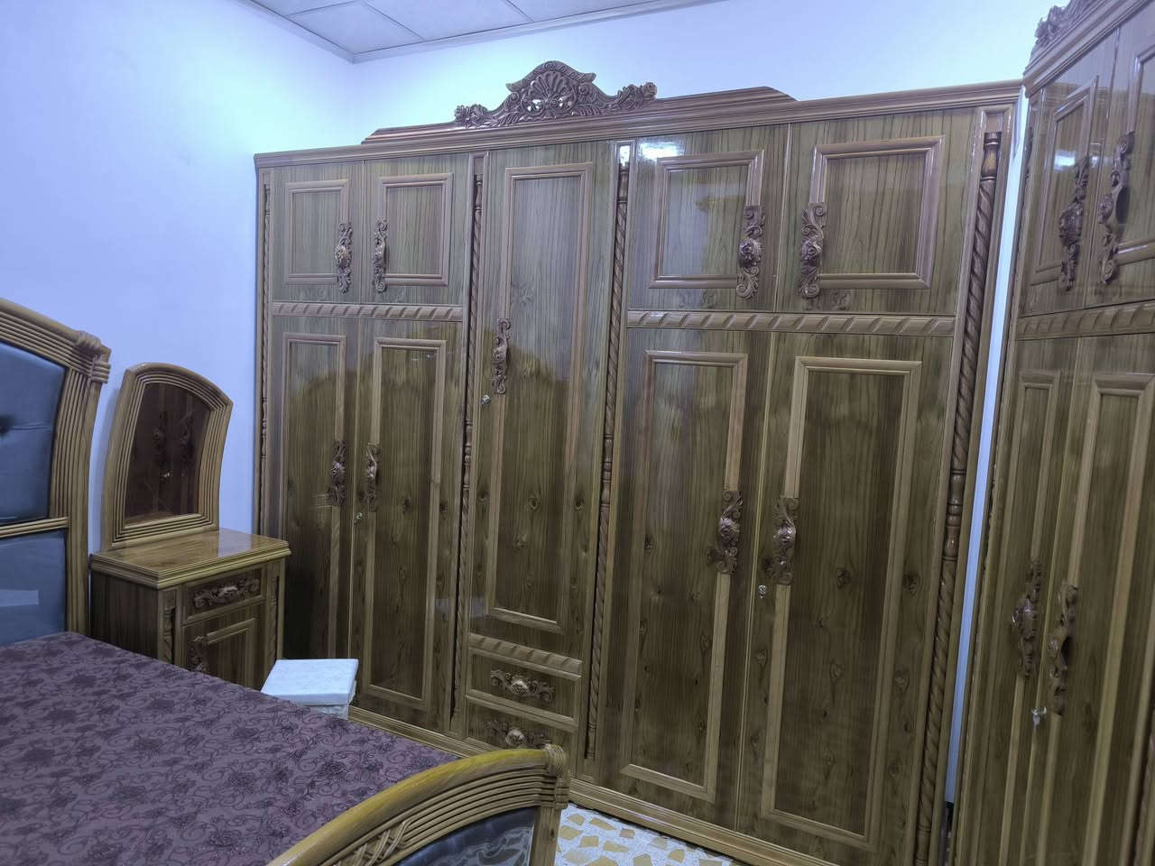 غرفة اخشاب جديده غير مستخدمه للبيع
سبب البيع مساحه الغرفه صغيره 
السعر مليونين 
***********
***********
