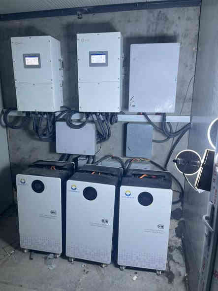 تم بحمد الله 🌞 تركيب منظومة طاقة شمسية حديثة في قلب بغداد الحبيبة 🇮🇶
باستخدام أحدث التقنيات وأعلى معايير الأمان والاعتمادية ✅⚙️

    بسعة 120 أمبير ✅🔋

📍 الموقع: الدورة – البعيثة
🔋 البطاريات: 6 ليثيوم سعة 15kW

⚡ الإنفيرتر: عدد 2 نوع Solis سعة 12kW

☀️ الألواح: 36 لوح قدرة كل واحد 620 واط

🔌 البورد: ATS مع بارد منفصل لزيادة الأمان والتنظيم

💡 منظومة متكاملة لتوليد طاقة نظيفة وآمنة تغذي الموقع بثبات وكفاءة عالية 💪⚡

#طاقة_شمسية #بغداد #Solis #منظومات_طاقة #بطاريات_ليثيوم

 #الطاقة_النظيفة #ATS@#
📞 للاستفسار والطلب:
📲 *********** / ***********
     ***********
📍 العناوين:
🏙️ بغداد – شارع الصناعة – فلكة رئاسة الجامعة التكنولوجية
🏡 أبو غريب
