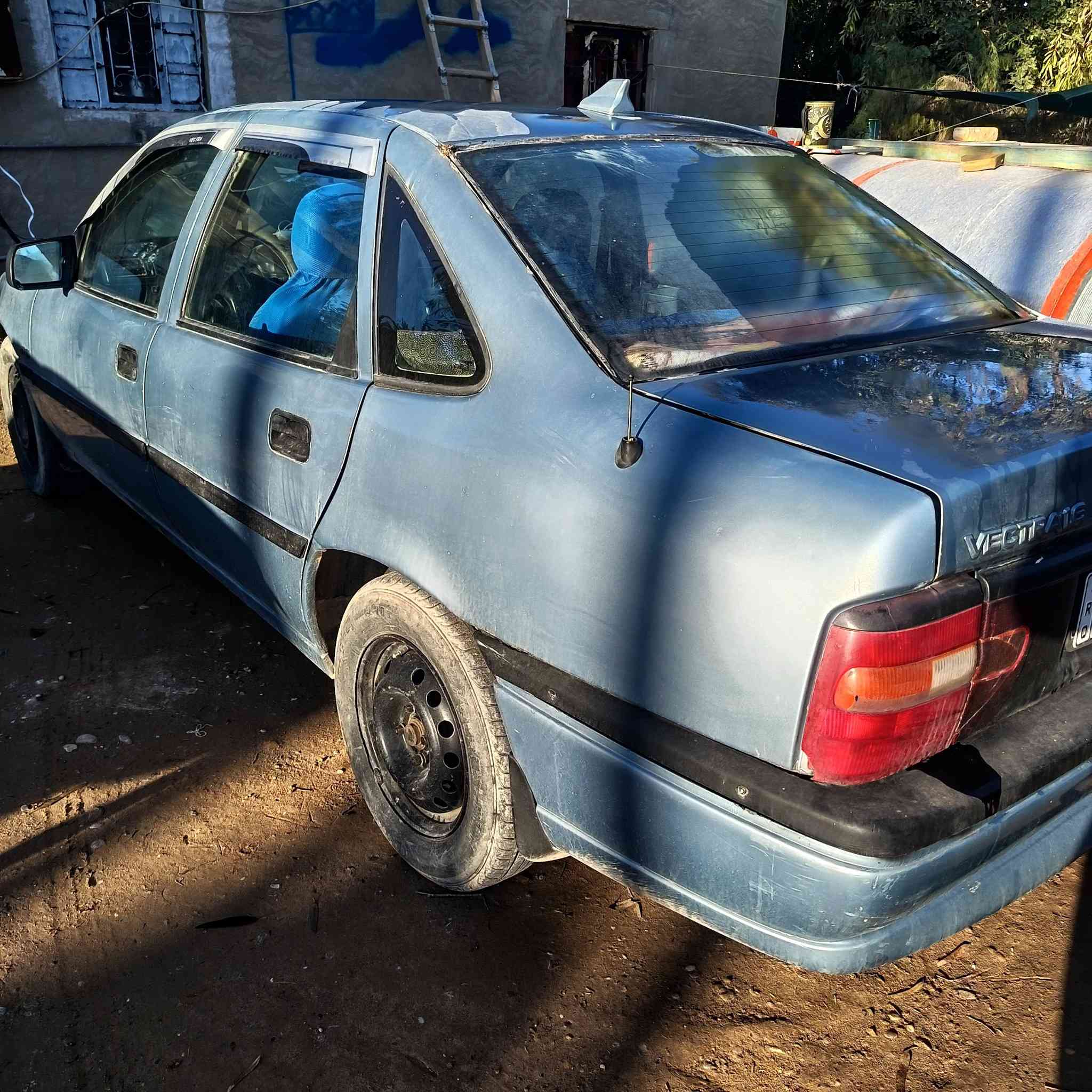 السلام عليكم للبيع اوبل فكتره موديل ١٩٩٣ رقم بغداد الجديد شرط التحويل السياره جاهزه كير محرك صدر تايرات كله جديد السياره محرك ١٦٠٠ كابريته مو دوش جاهزه للأخير مكان السياره تكريت السعر ٣٥ وبيه مجال للشراي للاستفسار الاتصال على الرقم ***********
