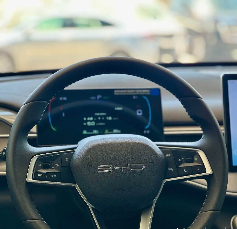 سلام عليكم BYDدستروير ماشية 2000رقم بغداد باسمي مواصفات شاشه كامره حساس مواصفات معروفه كفاله عامه السياره للبيع فقط بدون مراوس ب134للاستفساو ***********احمد بغداد, العراق
