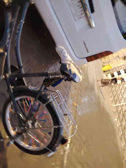 السلام عليكم عندي بايسكل للبيع المكان كوت الكريميه السعر 50 ***********
