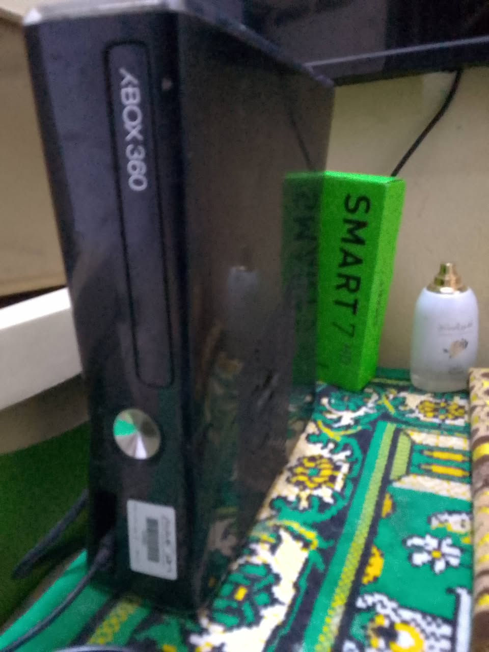 اكس بوكس 360 جويستكات ثنين كامل ملحقات  سعر 150  وبي مجال ***********
