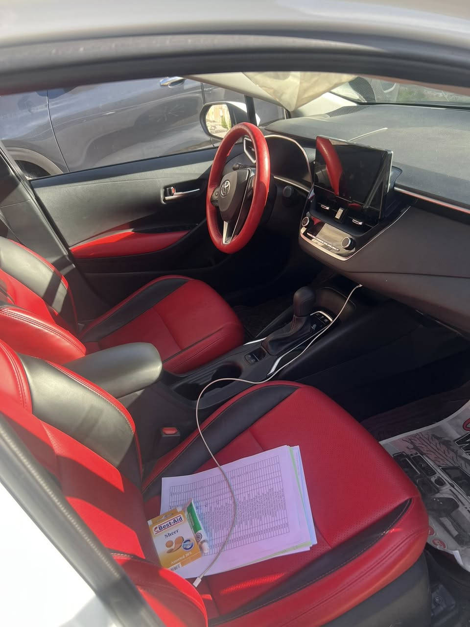 السلام عليكم 
كورلا 2024 خليجي  ماشيه 46 مكفوله بيها بارد بسيط بهلال الجاملغ داخل احمر وجلد سياره جديده سعرها 21.300 
***********
