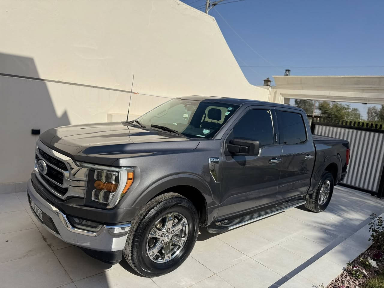 سلام عليكم للبيع فقط بدون مراوس فورد f-150 وارد امريكي ٢٠٢٣ محرك ٢.٧ تربو موصفات xle بصمه شغال جلد شاشه جبيره وباقي موصفات  ماشيه ٣٣ الف ميل بجم كبس بدون ايرباك رقم شاصي مرفق مع الصور رقم سليمانيه باسمي سعر ٣١٥ ومجال مكان ديالى / خانقين   للاستفسار اكثر اتصال ب رقم ***********
