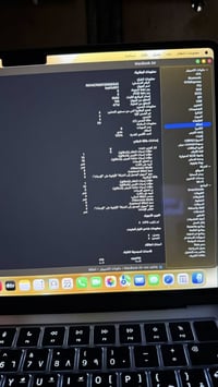 ماك بوك اير m4 رام 16 ذاكره 256 بطاريه 100 مشحون 9 مرات لون سماوي نضاف...
