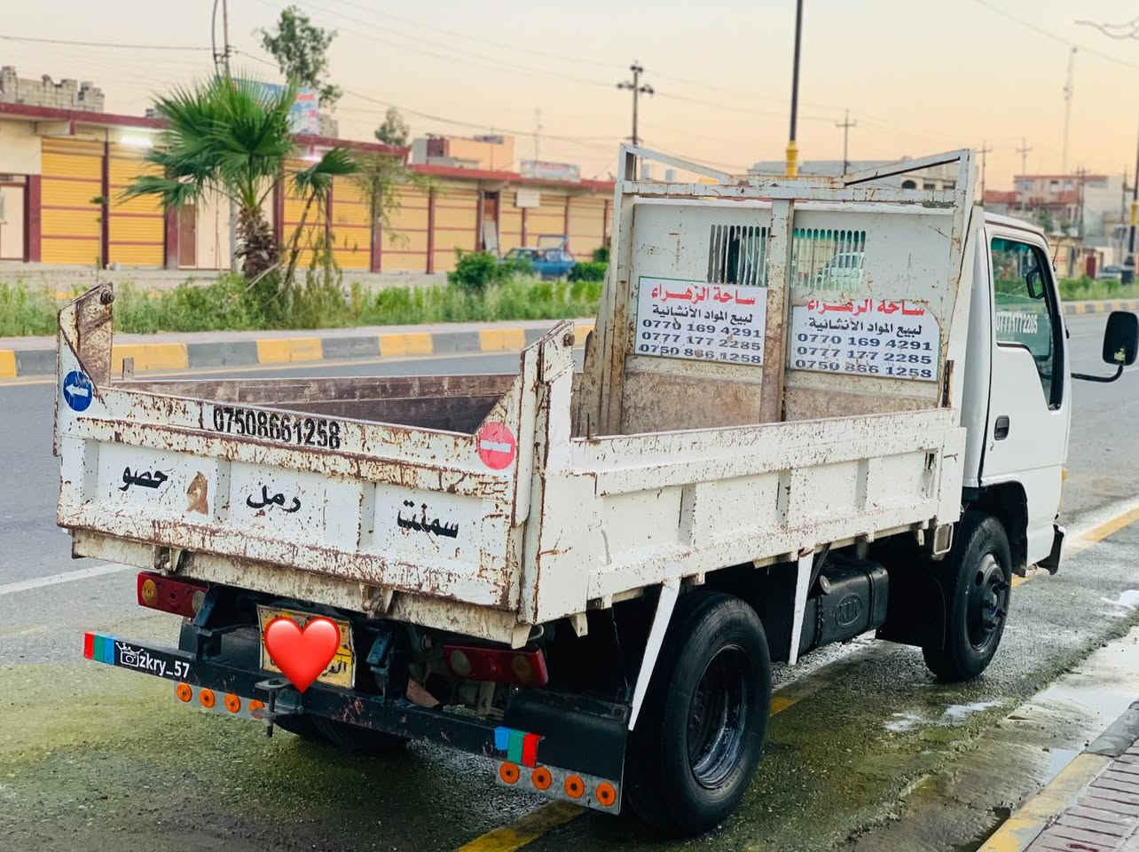 سلام عليكم شباب ازوزه للبيع مكينه ١١٢ بيه نفخ صرف سياره بلاديه رقم دهوك العنوآن موصل شرط وكاله وتحويل 
*********** *********** #الجميع السعر ٨٥$
