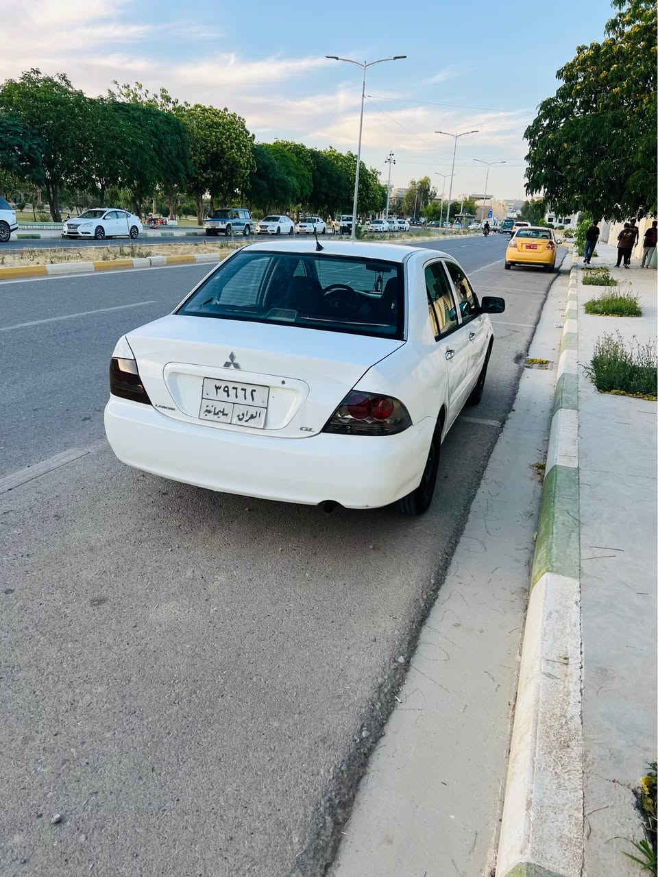 سلاو لانسه ر موديل ٢٠٠٧ سپي سه ياره كه دوو پارجه ي بوياخه ده رگاو و چاملغ دواي بي ناو گرتن به س كال بوونه وه ي هه يه گير عادي مه كينه بجوك ره قه م سليماني ته حويل به شه رت سه عر ٥٥   *********** كالار, السليمانية
