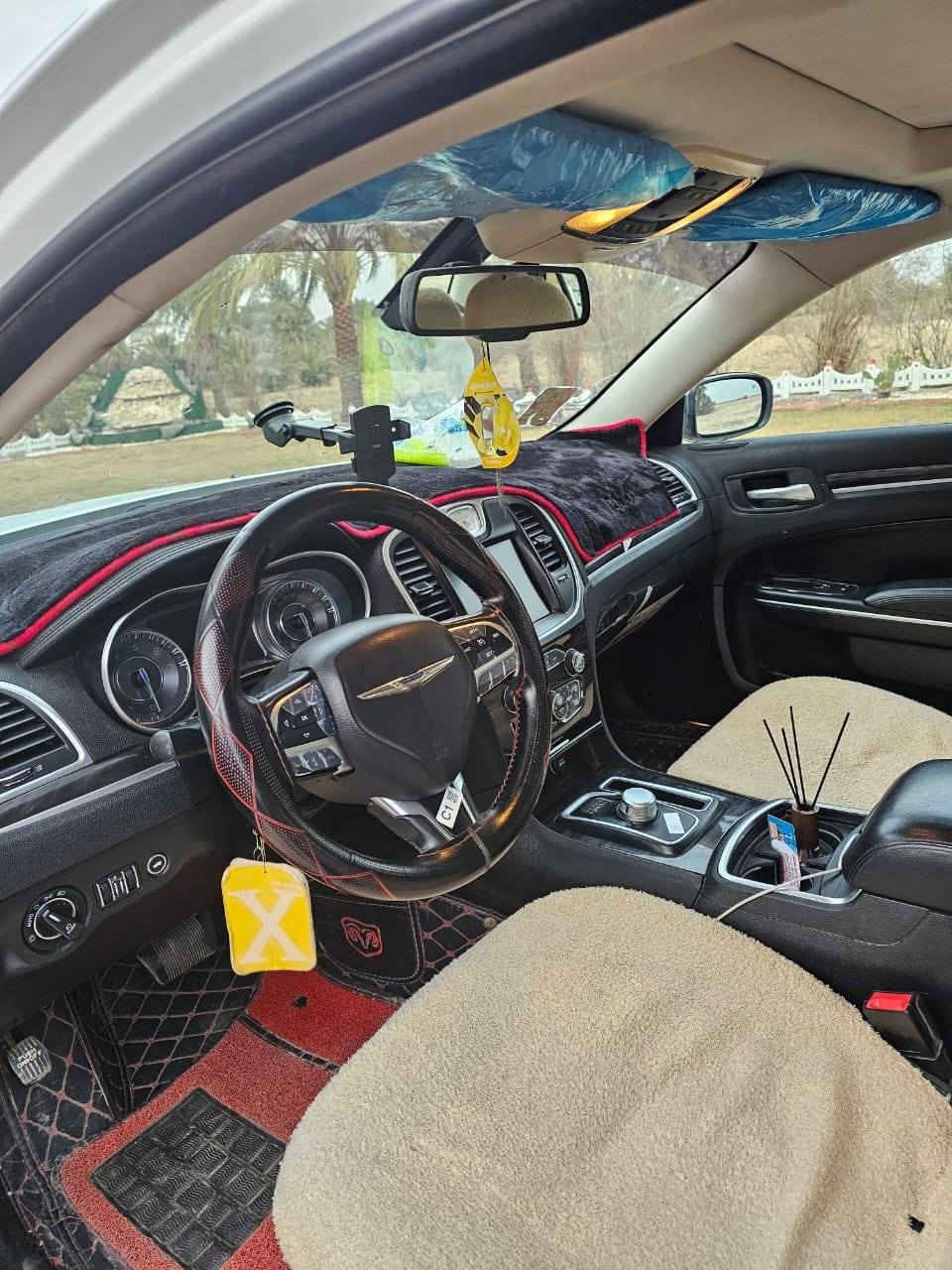 سلام عليكم اوباما كرايسلر 300  موديل  2016 خليجي   كفاله.   مكان السياره الدوانيه الحمزه الشرقي   السياره  بسمي مداور ثاني يوم    السعر 255 وبيهه. مجال. للاستفسار ***********
