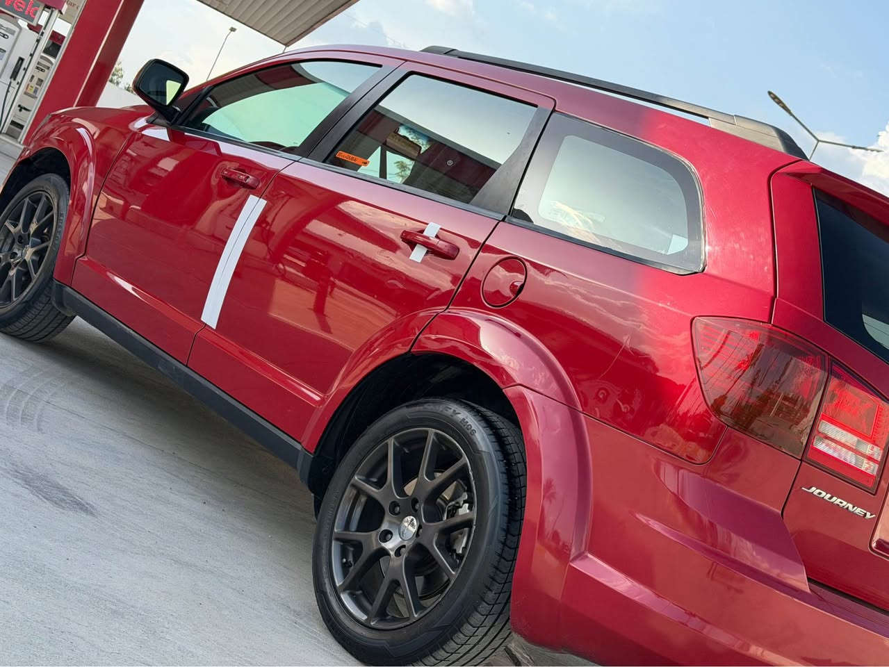 DODGE JOURNEY
موديل :- 2016 
***********
لون :- احمر
محرك :- 4 بستن (2400) 
مواصفات :- SXT معروفه
ويل 19 تحكم  استيرن ثلاثة مقاعد تبريد مركزي تبريد قطعتين  بصمه بيبان بصمه شاشه كبير كاميره حساس 
وباقي مواصفات معروفه 
صبغ :- ثلاث قطع امامي صبغ بدون ايرباك
سعر :- (107)$ وبي مجال بصيط 
رقم هاتف :- ***********
عنوان :- كركوك 📍 كركوك, العراق
