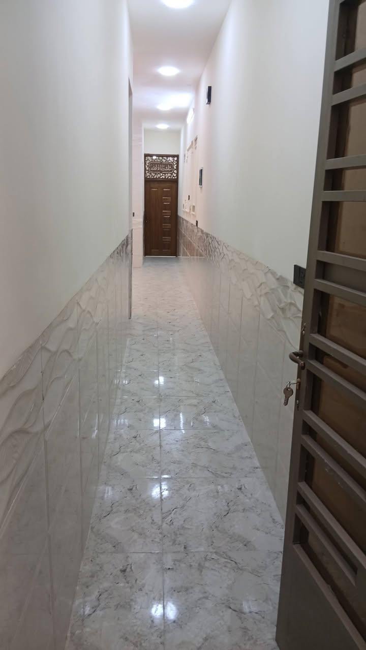 دار البيع١٠٠ متر واجهة ٥ النزال ٢٠ حي الخليج زراعي خلف دائره مرور الرستميه طابقين ونص ٤غرف نوم ٣حمامات بيت فول مفتاح السعر ١٥٥ قفل ***********
