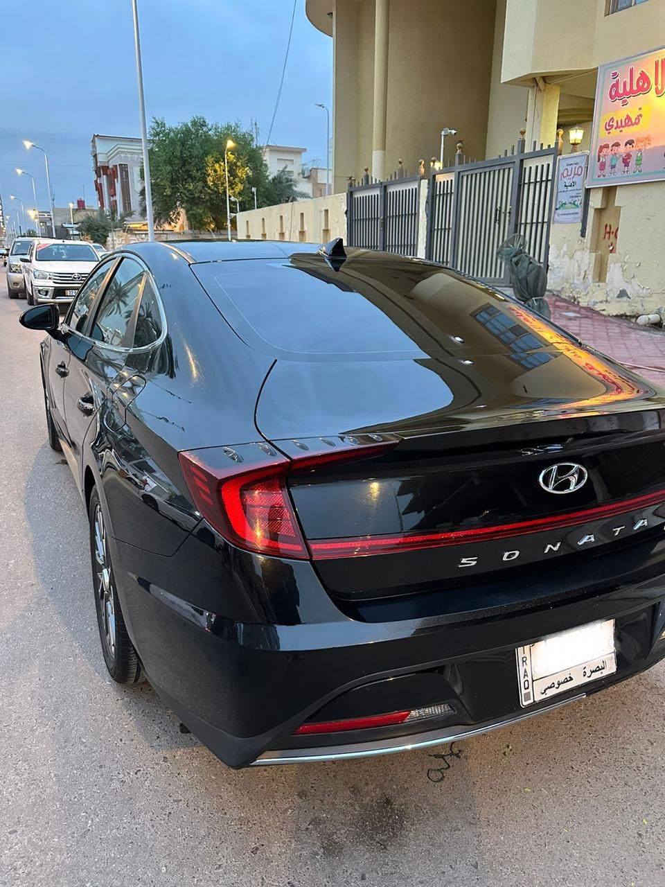 السلام عليكم سوناتا موديل 2021 رقم بصره معوقين بسم ولد شاب سنه وتصير حره وارد امريكي تقرير مياه امطار كفاله سياره جديده محرك 2500مامفتوح وجاهزه عنواني البصره مراوس او بيع السعر 155 وبيها مجال مكلف بالنشر رقم راعي السياره ***********
