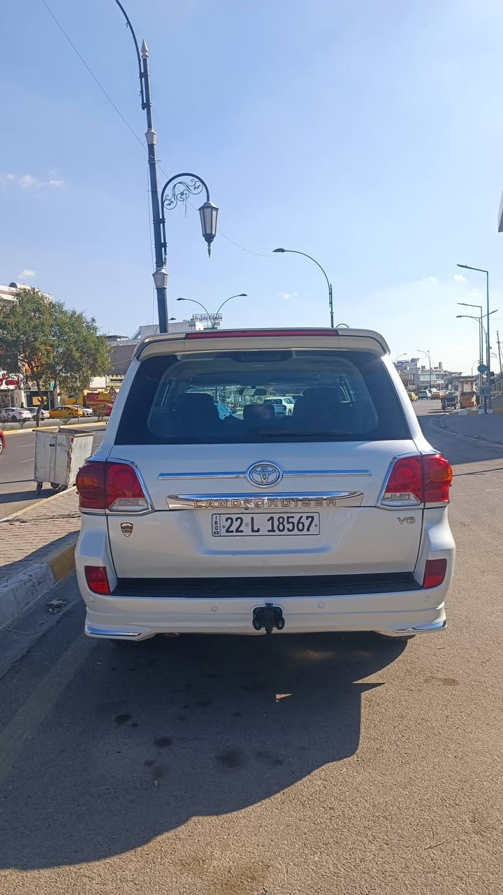 للبيع لاندكروزر  جكساره موديل 2011 ستينيه مواصفات GX  مكينه 6V  ممفتوح ماشيه 210 ألف بسمي السياره بدون فتحه مواصفات قطري بصمه. ثلاجه . مرايا شفط دواخل رصاصي محدث الدعاميات فقط مكفوله السياره بدون حادث وصبغ وتبديل فقط مكانين تعديل بارد بين الباب والجاملغ أمامي والباقي مكفوله السعر 285 بيها مجال *********** مكاني كركوك
