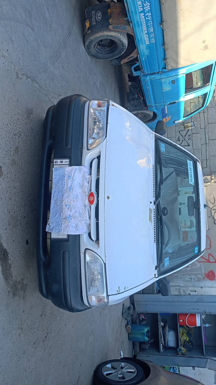 سلام عليكم سايبا موديل 2009 رقم انكليزي بسمي هزه جديده وسياره نظيفه خير من الله تخم تاير وتبريد عوزه بس غاز 
***********
