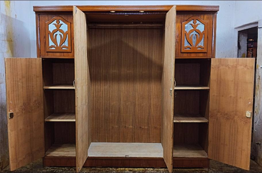 كنتور أربع ابواب ملحق داخل وخارج صاج مستخدم *********** 
يوجد توصيل ب أجرة
