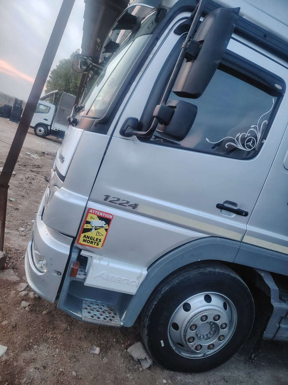 *********** ***********
