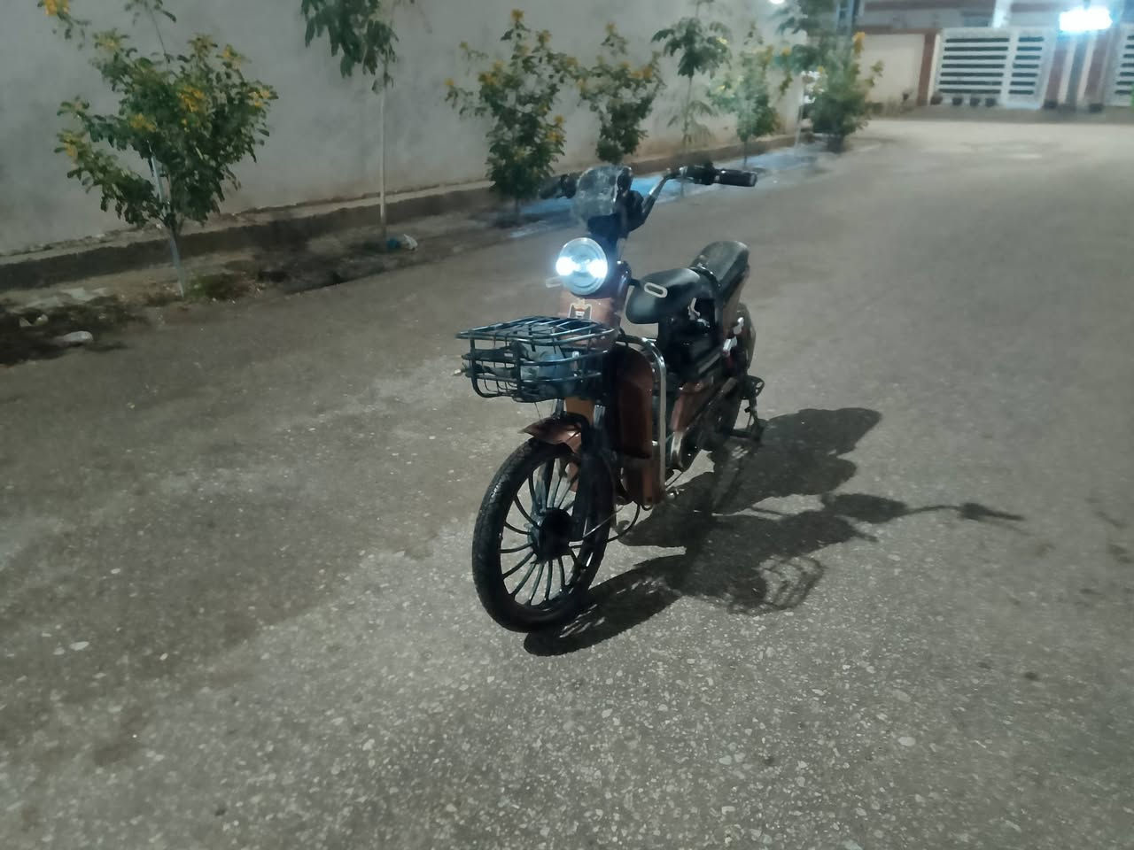 باسكل شحن موديل 2024
الحجم 20 تبديل تاير جديد 
خمسه باتري 
اربع دبلات خلفي 
بصمه عدد 2
تشغيل عن بعد و من الجوزه 
جهاز انذار 
السرعه حقيقي 45 بتطبيق ويز 
العداد بالباسكل يقره 💯 100 
لكن مو حقيقي الحقيقي 45 كم
باتريات جديده و الشاحن جديد 
$$__________________________________________$$
النقص 
يده بريك امامي 
گلوب  اماي 
مكسور تقريباً اقل من شبر الكفر من يم البايدر 
///////\\\\\/////////\\\\\\\/////////\\\\\\\\\\/////////\\\
السعر 200 بيه مجال حك الجيه 
الموقع ابو صخير 
جماعه 100لا تعب روحك ولا تتصل ولا تراسل 
شكرا جزيلا


**إذا كنت صاحب هذا الإعلان وتريد حذفه لأي سبب، رجاءا أرسل رسالة إلى الدعم الفني**