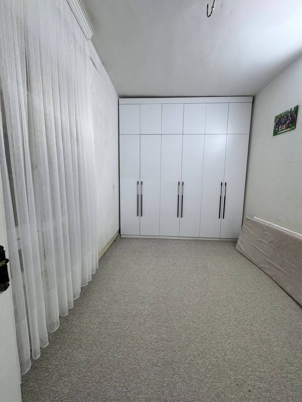 منزل علی شارع 15 متر￼ للبيع في حي  #هفالان  ‏(مركز المدينة  اربيل) 
 خانوو لە شەقامی 15مەتری بۆ فرۆشتن لەگەرەکی  #هەڤاڵان   
مساحة:- 100متر
  يتكون من :-
 مطبخ 
هول
 صحيات 
3 غرف نوم
البيت #طابو يسجل بأسم اي شخص يحمل الجنسية العراقية 
‏📍موقع البيت:-هفالان قريب عل مارکیت بایتخت 
  —————————————
‏ للاستفسار 
كورك ***********📞
اسيا ***********📞
—————————————
📍موقع عقارات جميل:- اربيل هفالان خلف مطعم باب الحارة 
 https://maps.google.com/?q=36.194012,44.049461
—————————————
