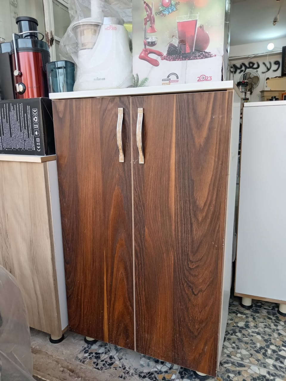 اللهم صل على محمد وآل محمد الطيبين الطاهرين
تم وصول حاويه أثاث منزليه مستخدم اخو الجديد نضافه فول
العنوان كربلاء الحر القادسيه قرب الحديقه
واي استفسار ***********
