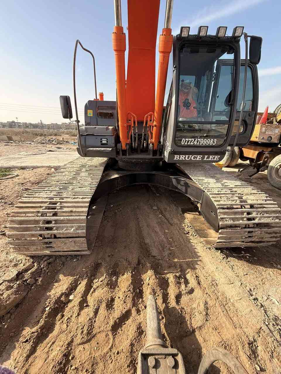 سلام عليكم. للبيع حفاره هيتاشي زت ثري حجم 210 ايل سي رقم بابل الماني شرط التحويل بيها صبغ ثگاله مئسسه نقار. كماشه بلادي محرك. مضخه. حركات. حداديه خير من الله. تبريد ثلج. وياها. كماشه. وكيله متر وعشره جدد. مكينه جاهزه للعمل مابيه. نقص برغي. مكان. بغداد. الشراي يتصل ***********
