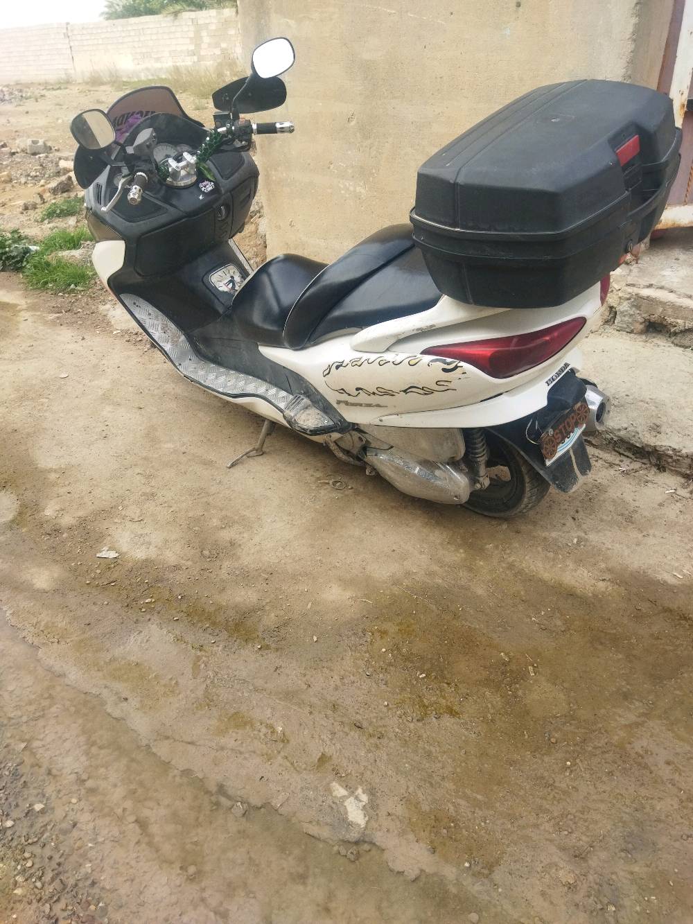 سلام عليكم لبيع فورزا صفر 8مرقم عميه بلاد قبق شوته وكلجات نيكل مكينه بلاد برغي مافتوح كفرات شويه تعبانه يعني يرادلهن ترتيب بس كاعدات 