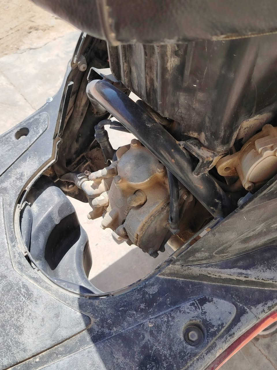 السلام عليكم للبيع دراجه نضيفه كهربائياته شغاله محرك جديد استوني شاده مكاني نجف حي الميلاد*********** سعر 350وبيه مجال
