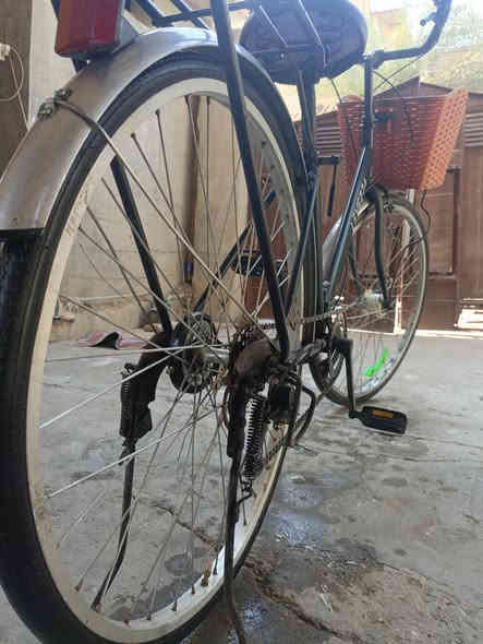 سلام عليكم باسيكل للبيع كير وطاقه شغال كامل بريكات كامله مكمله سعر 60وبي مجال عنوان رمادي 5كيلو  للتواصل خاص او اتصل ***********
