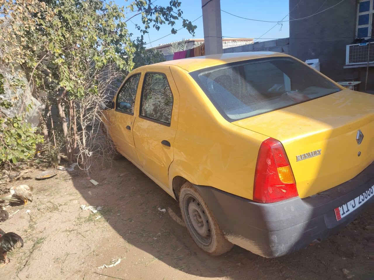 رينو لو كان للبيع 2009مكانها كربلاء بسمي مصفرة غرامات وهيئة  السعر 35 وبيها مجال   ***********
