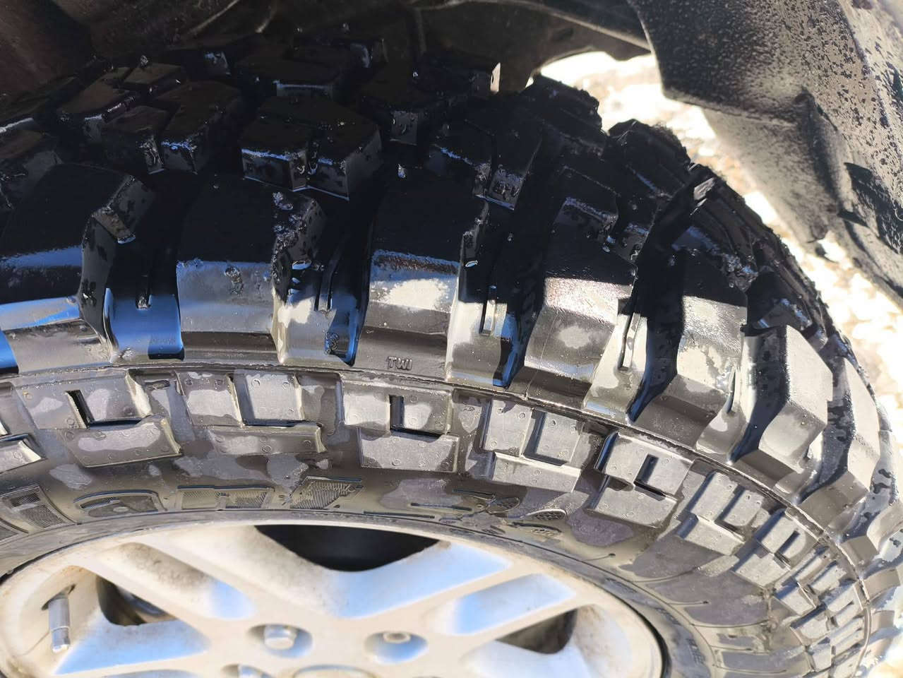 جێب مۆدێل 2000 ئاڕم پلاستیک سلێمانی بەشەرت گێڕو مەکینە بەشەرت دەبڵ گێڕ بە شەرت دەبڵ گێڕی تازە گۆڕاوە مەکینە 8پستۆن بیلاد گێڕ ئۆتۆماتیک فول فول مواسەفات دوو پەڵە بۆیاخی تایەی تازەیە  هەیە   ناونیشان سلێمانی    *********** السليمانية, العراق
