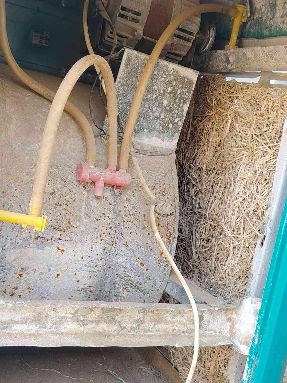 ئەم مووبەریدە بۆ فرۆشتن یەک و نیووە
سعری 25 هەزار قووفڵێتی 
کەلار سموود 
***********

ماتۆڕ و هەموو شتێکی لەگەڵ دایە بەس نازانم ماتۆڕی ئیش دەکات یان نا بە شەرتی کەوڵ دەیفرۆشم کەوڵەکەی لۆکە
