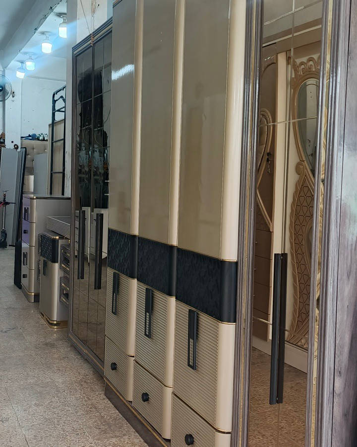 من معرض فهودي الدليمي غرفه تركي ماركه شغل درجه اولى 6 باب تتكون من 9 قطع النضافه 100%100 واصل معا الشد والنقل مجاني داخل الموصل واطراف الموصل العنوان موصل سايدين القادسية الثانية قرب جامع علي بن أبي طالب معرض فهودي الدليمي للستفسار موبايل *********** وتساب *********** 👌
