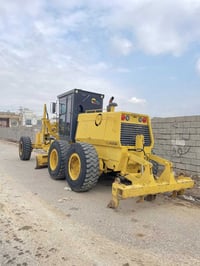 کریدر کوماتسو للبیع  مودیل ١٩٩٨  حجم ٦٥٠  07504067087