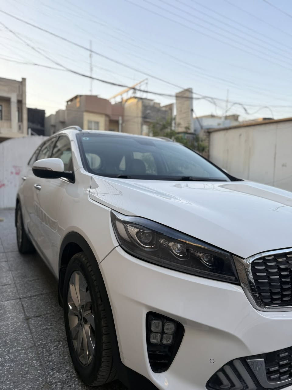 السلام عليكم
عندي كيا سورنتو ٢٠١٨ خليجي رقم بغداد بسمي محرك ٦ سلندر
 بلادي كير 8 نمر جديد ٧ راكب بدون صبغ فول مواصفات1/1 بصمة ابواب وبصمة تشغيل فتحة سقف بنراما كراسي كهرباء كشنات جلد ٣ قطع تبريد منفصل ومناخ لايت ٣ عدسات زنون بلادي اشارة لكزز طويلة تحمات ستيرن كروز سرعة اوضاع قيادة ٣ 
لدات خلفية وامامية نهاريةشاشة جبيرة ابل كار بلي
 بردات خلفية بلادية جنطة كهرباء خمسة ويل كب بلادي
السيارة بيها شخط باب خلفي عكس السايق مكحل 
وبيها بارد بالباب الخلفي وتكحيل كارت بتكمة اليمين رقم وسنوية جديدة رايدها ب٢١٥ وبيها مجال 
مكاني بغداد / حي الجامعة / ***********
