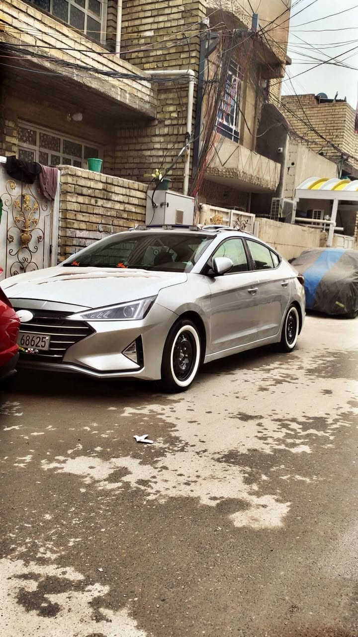 السلام عليكم للبيع هونداي النترا 2019 سياره رقم أربيل بسمي سونارهه موجود وحادثهه موجود بل منشور السياره جاهزه من كلشي دوشمه عام سفاري تخم تاير ويل جديد منضومه زنون السياره احله من الصوره بهواي ايرباكات كلهه سليمه مكانهه الشعله الخطيب السعر ١٢٠ وبيهه مجال للستفتار الاتصال على الرقم ***********
