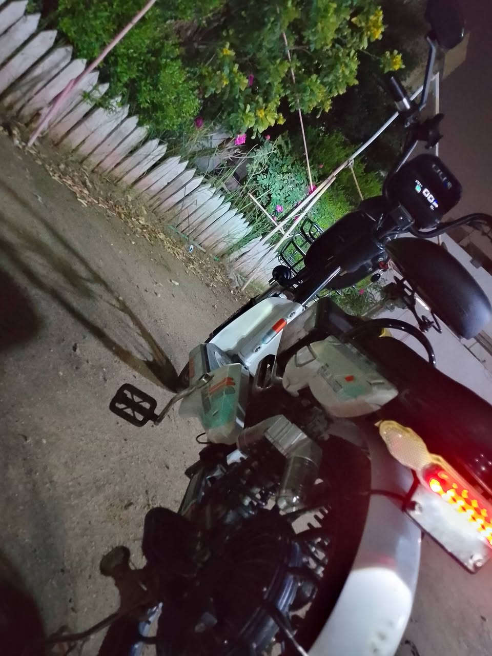 بايسكل شحن عادي جديد 2024مواصفات اشاير امامي خلفي بكلايت خلفي لايت امامي دبل اشاره بصمه وسويج وشاحنه يمشي 60 يمشي 50 كيلو حقيقي تايرات جددكفرات هورن قوي دبلات شغاله بايسكل جديد السعر 300الف وبي مجال جداً عنوان كربلاء باب طوريج الاستفسار الاتصال رقم ***********
